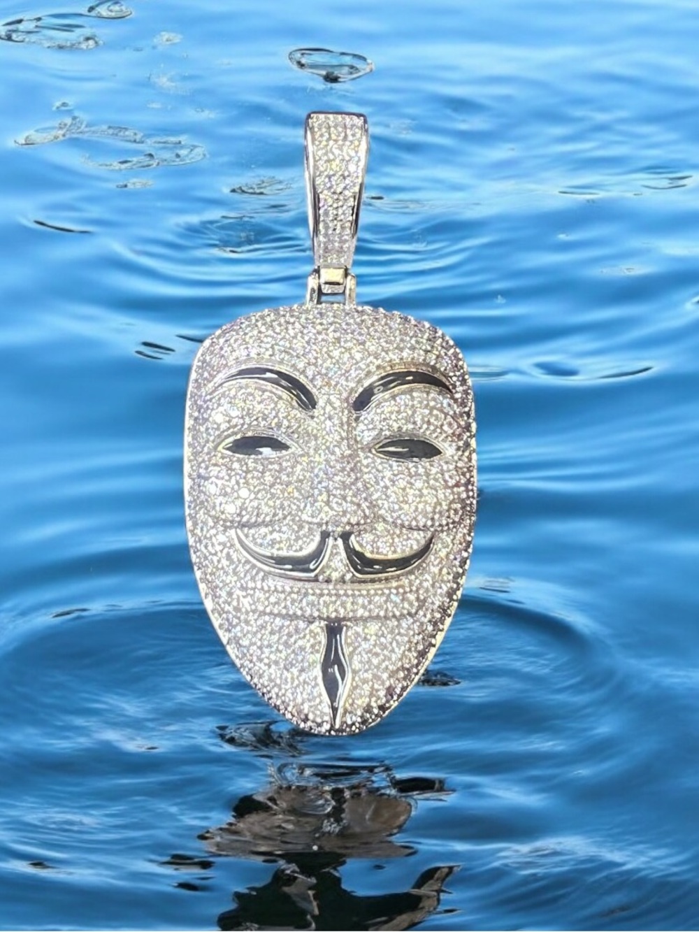 Anonymous face mask Pendant